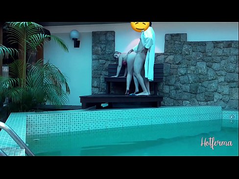 ❤️ O xefe invita a criada á piscina, pero non puido resistirse a un quente Porno na pornografía gl.ixiporn.ru ❌❤