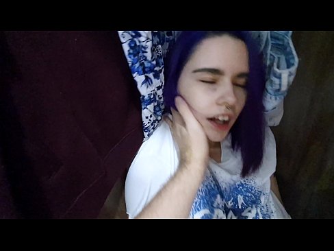 ❤️ Atopo a miña irmá no armario e axudouna a correrse Porno na pornografía gl.ixiporn.ru ❌❤